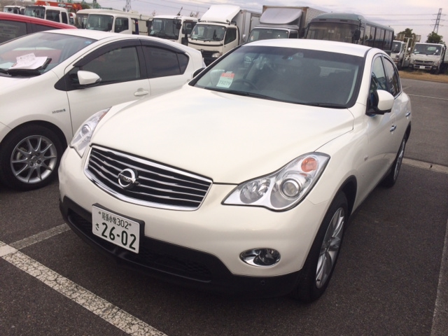 2013 Nissan Skyline Crossover 370GT Premium front