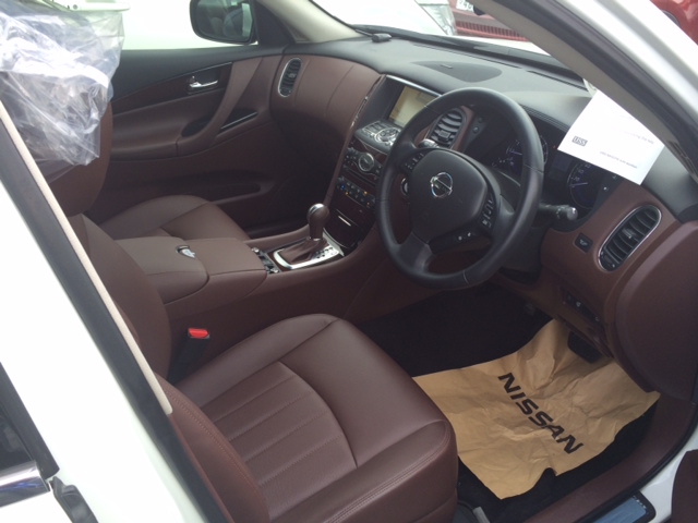 2013 Nissan Skyline Crossover 370GT Premium interior