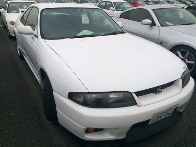 1995 Nissan Skyline R33 GTR front