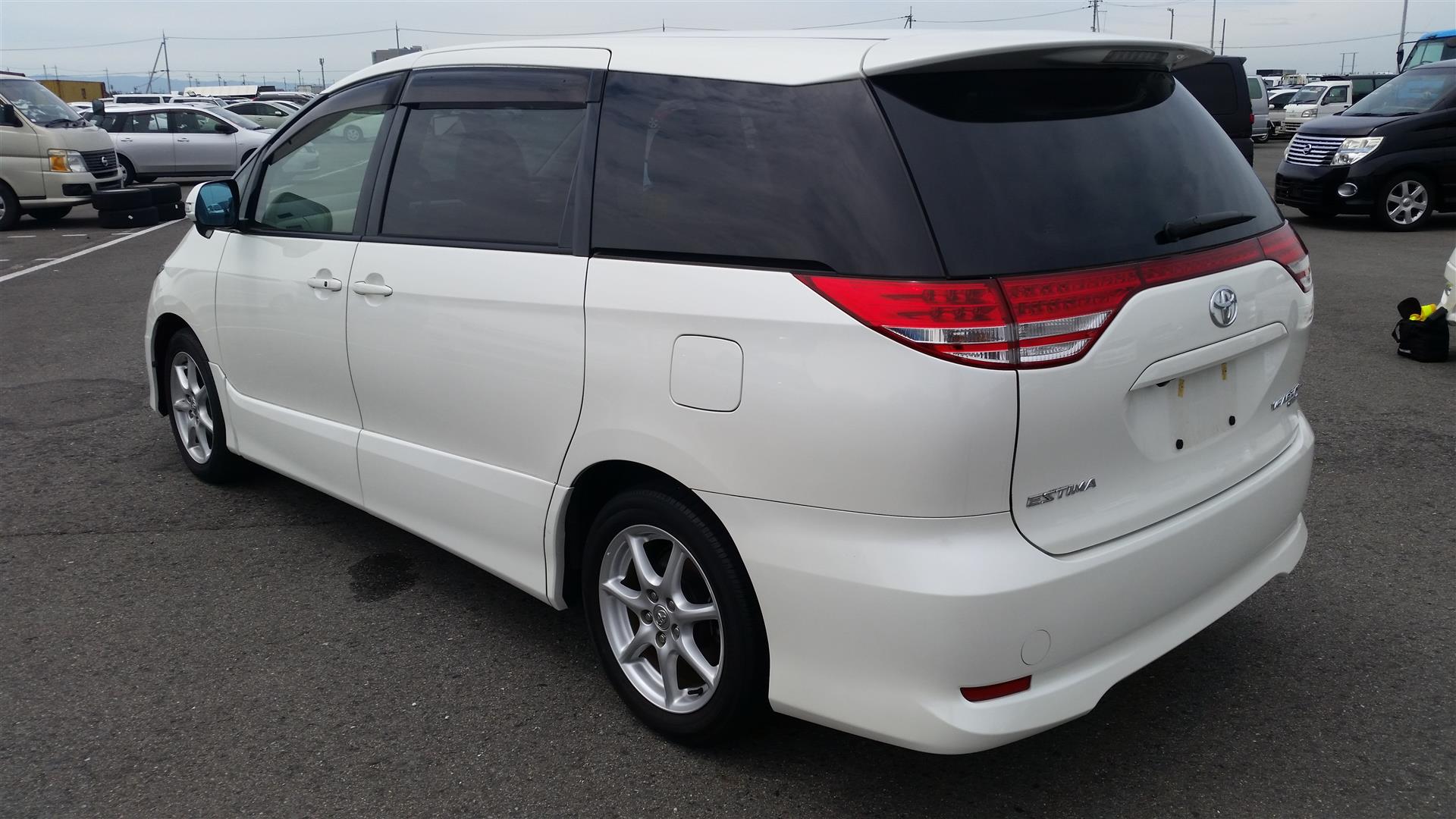 2008 Toyota Estima rear