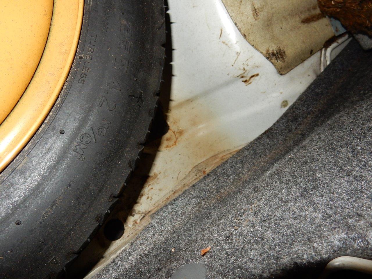 1993 nissan skyline r32 gtr boot rust