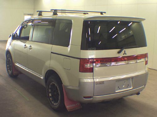 2007 Mitsubishi Delica D5 4