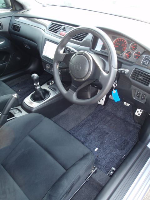 2004 Mitsubishi Lancer EVO 8 MR interior