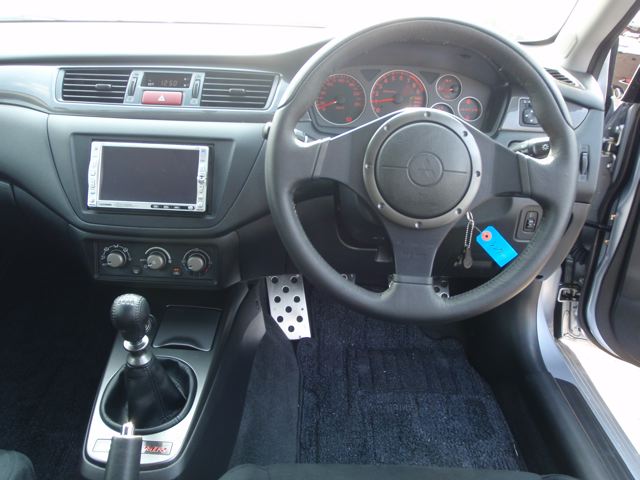 2004 Mitsubishi Lancer EVO 8 MR steering wheel