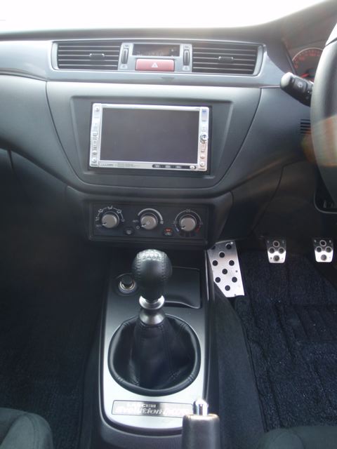 2004 Mitsubishi Lancer EVO 8 MR centre console