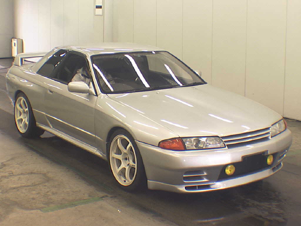 1992 Nissan Skyline R32 GTR silver auction front