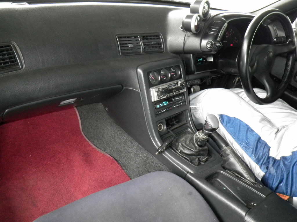 1992 Nissan Skyline R32 GTR silver auction interior