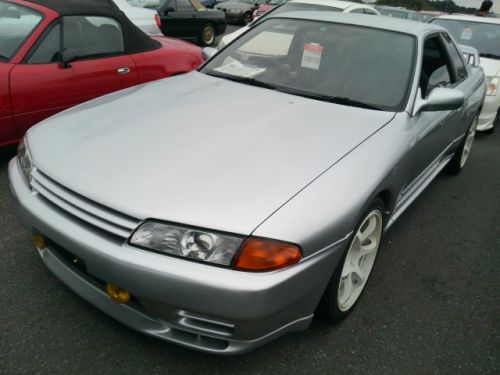 1992 Nissan Skyline R32 GTR silver left front