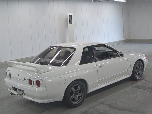 1994 Nissan Skyline R32 GT-R auction right rear