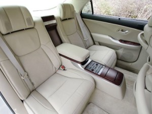 2009 Toyota Crown Majesta interior 8