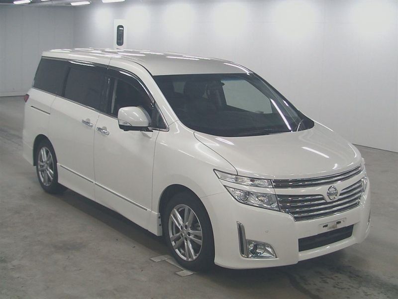 2011 Nissan ELgrand Highway Star Premium 350 4WD auction front