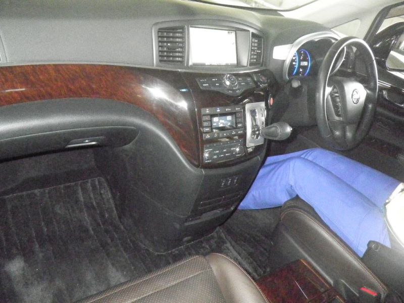 2011 Nissan Elgrand E52 Highway Star Premium 350 4WD interior