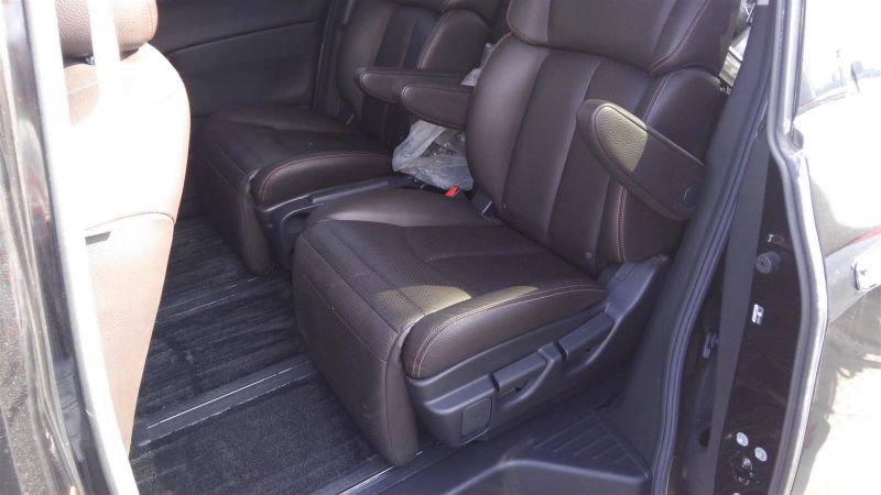 2011 Nissan Elgrand Highway Star Premium 350 4WD black interior 4
