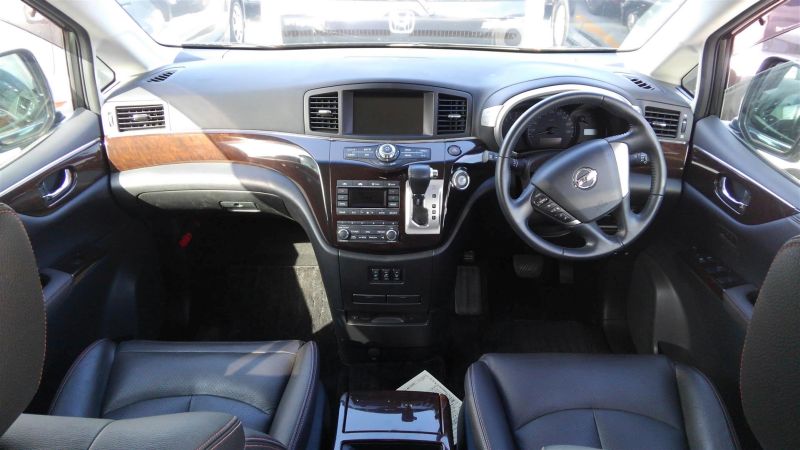2011 Nissan Elgrand Highway Star Premium 350 4WD black interior