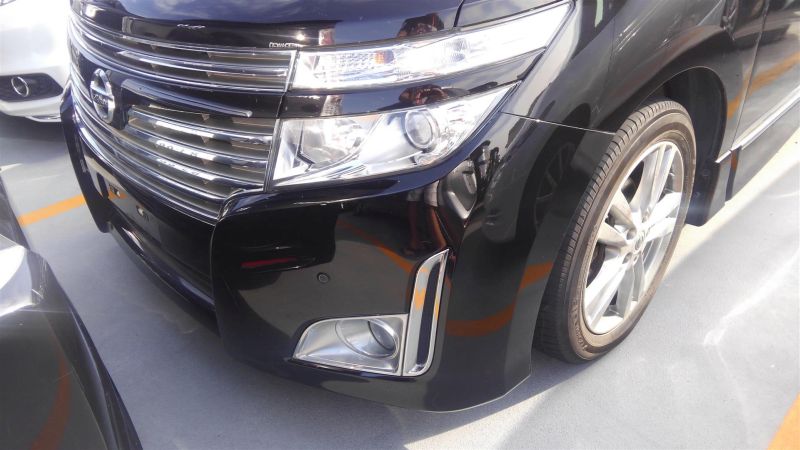 2011 Nissan Elgrand Highway Star Premium 350 4WD black left front closeup