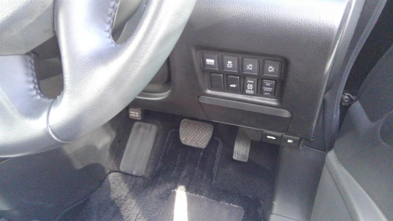 2011 Nissan Elgrand Highway Star Premium 350 4WD black powerslide door buttons