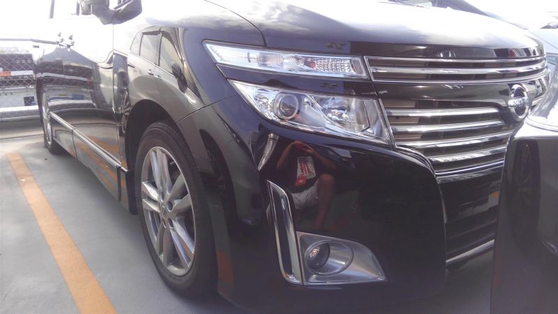 2011 Nissan Elgrand Highway Star Premium 350 4WD black right front bumper