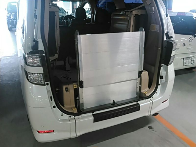 2011 Toyota Vellfire Welcab Sloper wheelchair disability vehicle 2.4V folder wheelchair ramp