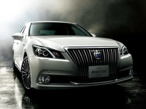 2013 Toyota Crown Majesta S21 front