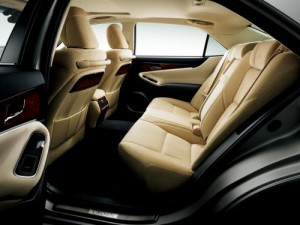 2013 Toyota Crown Majesta S21 rear seats