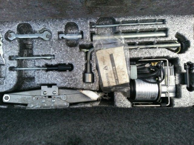 1992 Honda NSX coupe tool kit