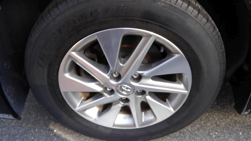 2012 Toyota Vellfire Hybrid ZR wheel 2