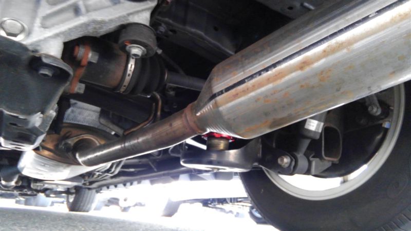 2012 Toyota Vellfire Hybrid ZR underbody 2