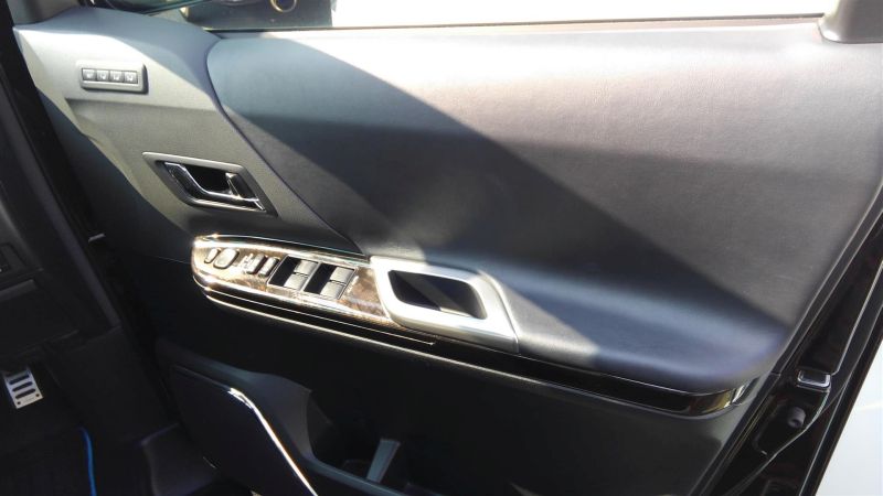 2012 Toyota Vellfire Hybrid ZR inner door controls