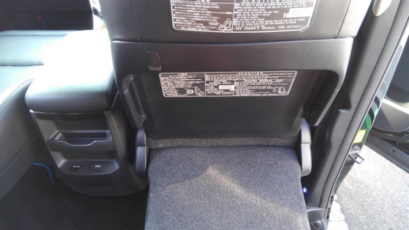 2012 Toyota Vellfire Hybrid ZR interior 15