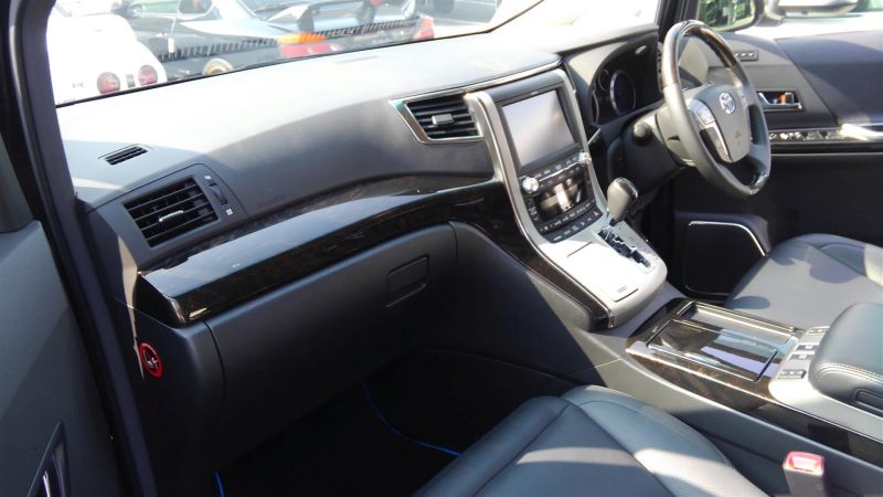 2012 Toyota Vellfire Hybrid ZR interior 16