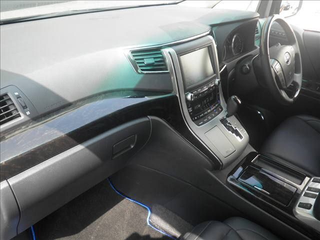 2012 Toyota Vellfire Hybrid ZR auction interior
