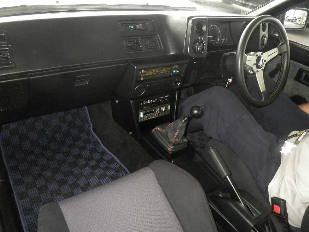 1986-toyota-sprinter-gt-apex-ae86-auction-interior
