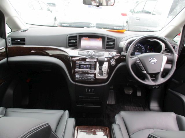 2011-nissan-elgrand-e52-vip-2wd-3-5l-interior-5