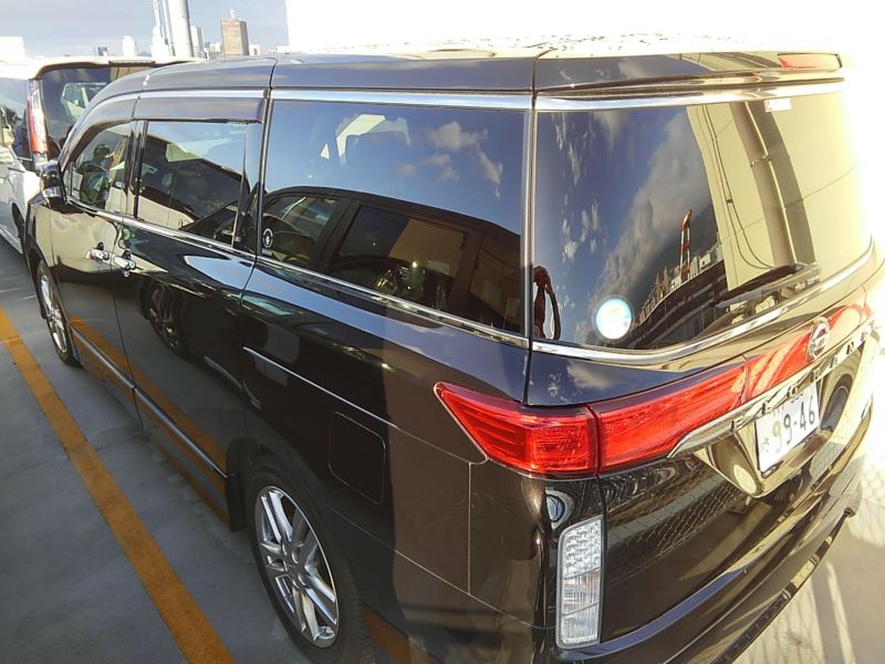 2011-nissan-elgrand-highway-star-350-4wd-24