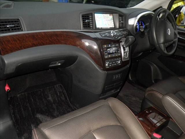 2011-nissan-elgrand-highway-star-350-4wd-46