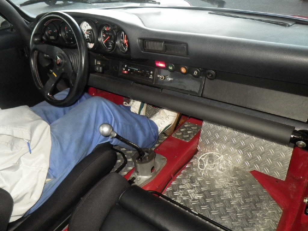 1981 Porsche 911 coupe interior 2