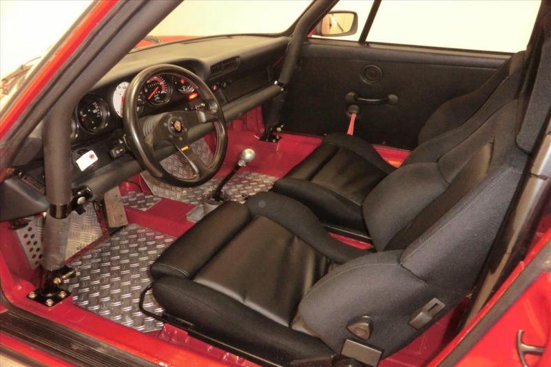 1981 Porsche 911 coupe interior 3