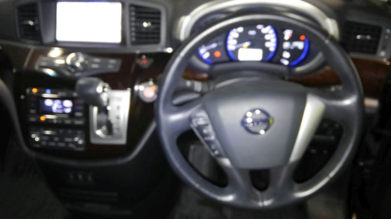 2011 Nissan Elgrand 350 E52 Highway Star Premium 2WD 3.5L steering wheel