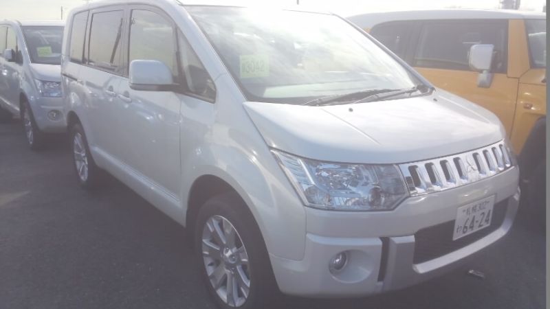 2016-Mitsubishi-Delica-D5-diesel-CV1W-4WD-right-front