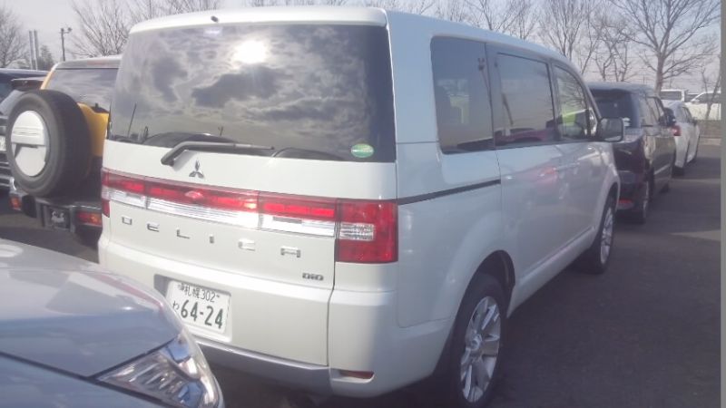 2016-Mitsubishi-Delica-D5-diesel-CV1W-4WD-right-rear