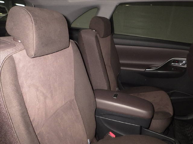 2007 Toyota Mark X ZIO 350G wagon interior 4