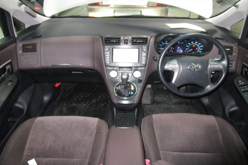 2007 Toyota Mark X ZIO 350G wagon interior 6