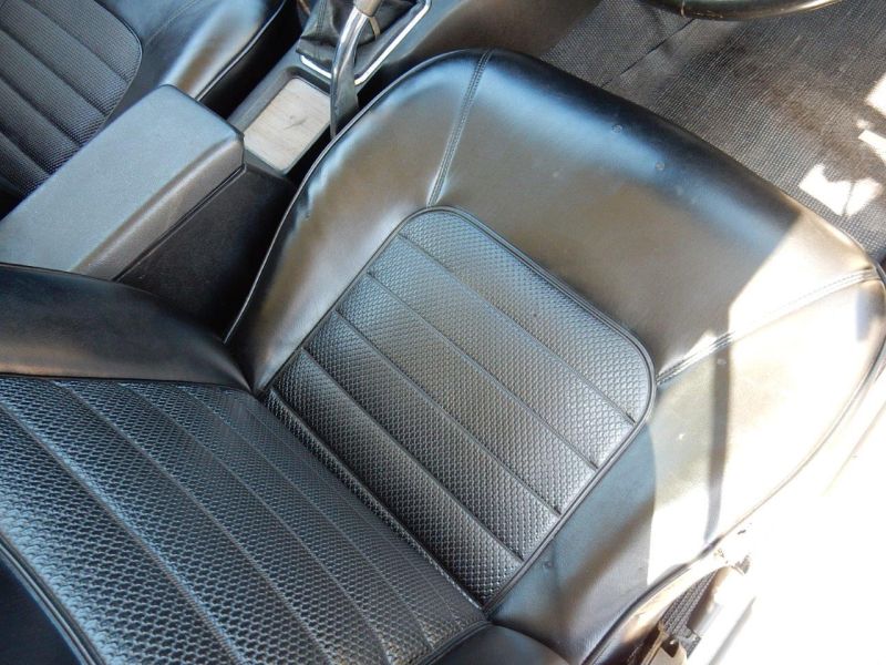 Hakosuka 1971 Nissan Skyline KGC10 coupe driver seat