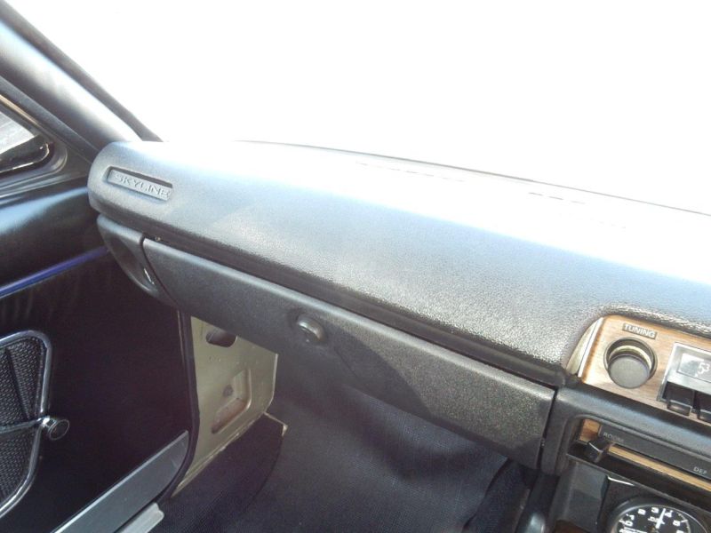 Hakosuka 1971 Nissan Skyline KGC10 coupe glove box