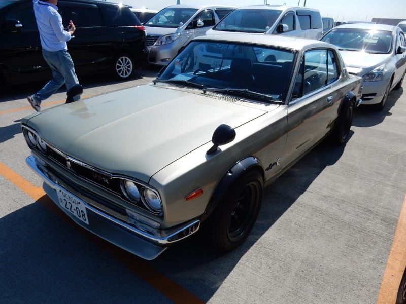 Hakosuka 1971 Nissan Skyline KGC10 coupe left front