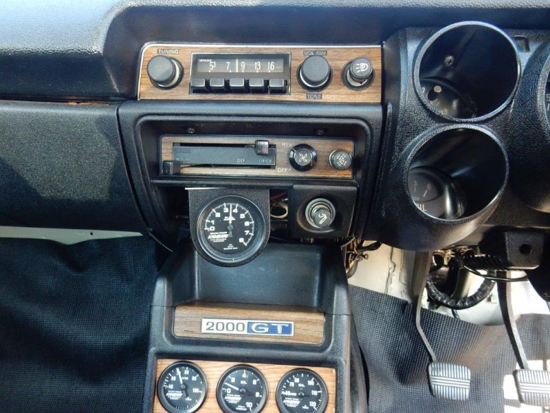 Hakosuka 1971 Nissan Skyline KGC10 coupe radio