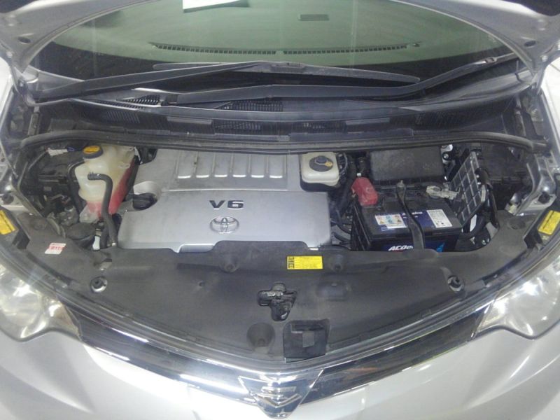 2008 Toyota Estima 4WD 7 seater engine