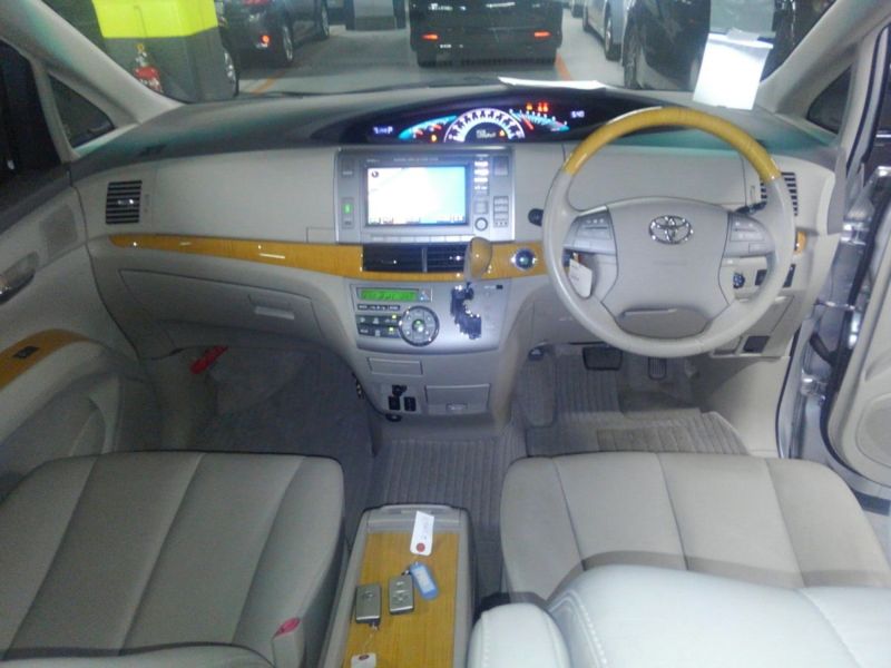 2008 Toyota Estima 4WD 7 seater interior 2