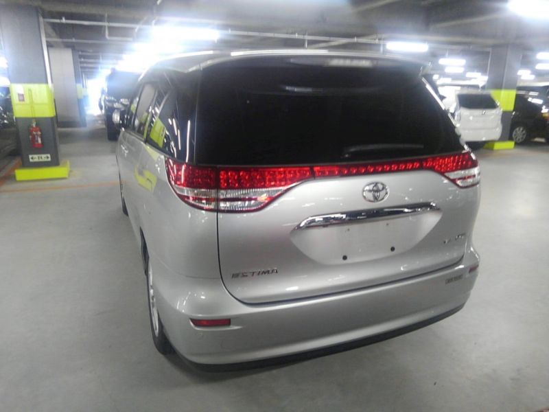 2008 Toyota Estima 4WD 7 seater rear