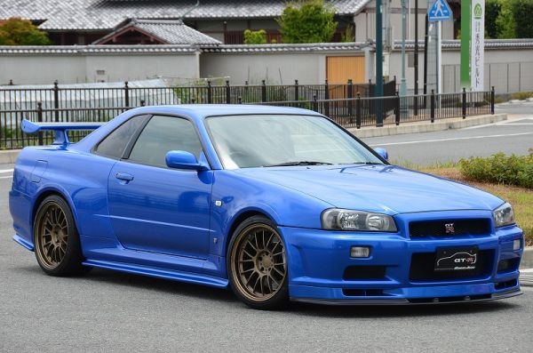 2000 R34 GTR in Bayside Blue at Global Auto Osaka front